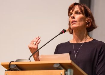 Elas são bombardeadas por mensagens negativas sobre envelhecimento feminino