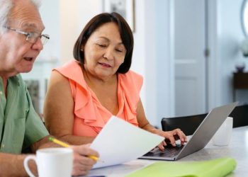 Antecipação de 13º salário: o que fazer com o dinheiro?