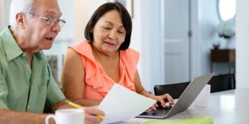 Antecipação de 13º salário: o que fazer com o dinheiro?