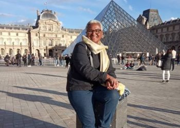 Aos 64, ela já viajou por 64 países e ensina como economizar