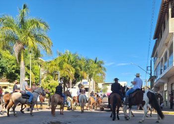 Cavalos e cavaleiros fazem a festa de São Lázaro