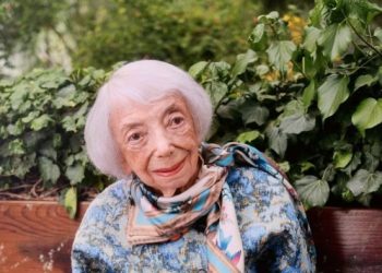 Aos 102 anos, ela é capa da Vogue