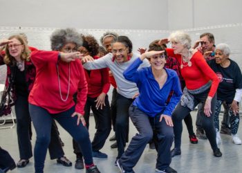 Aulas de dança dão vida nova a idosos