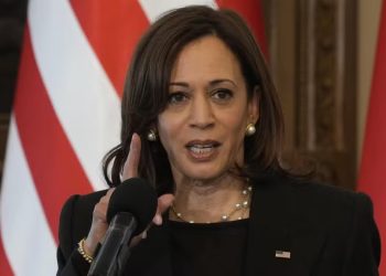 Quem é Kamala Harris, que pode enfrentar Trump na corrida à Casa Branca