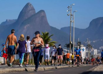 População do Brasil encolherá, mas número de idosos vai crescer