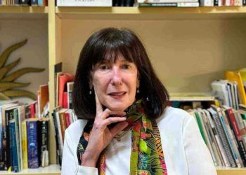 Ana Cecília Carvalho toma posse na Academia Mineira de Letras