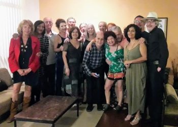 Nossa teimosia em ser feliz