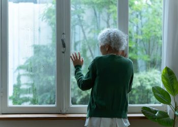 Idosos são a maior parte dos que vivem sozinhos no Brasil