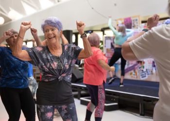 Grã-Bretanha faz campanha contra preconceito de idade