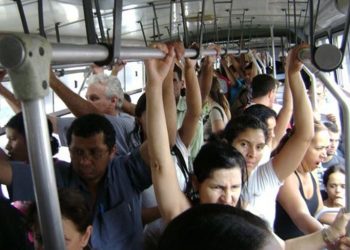 Por que sobram vagas de trabalho para garçom, padeiro, caixa e até professores