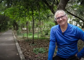 Ele criou uma floresta em plena São Paulo e é conhecido como ‘plantador de árvores’