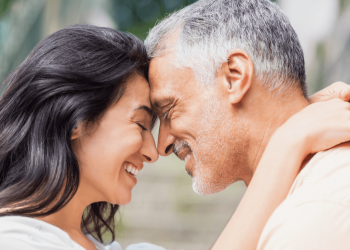 Nove sites que podem ajudar você que passou dos 50 a encontrar um(a) parceiro(a)
