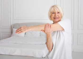 Fortaleça os ossos após os 50 e previna a osteoporose com estas vitaminas