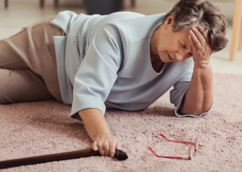 Médico dá 10 dicas valiosas para evitar que idosos se acidentem em casa