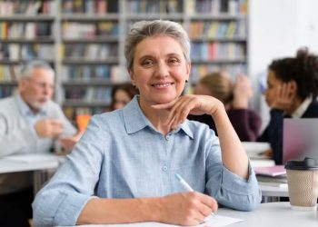 Universidade Católica do Rio oferece bolsas para pessoas com mais de 50 anos