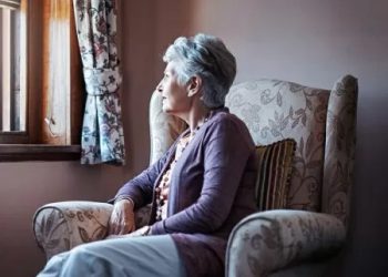 Como a solidão na velhice adoece e chega a ponto de matar a pessoa