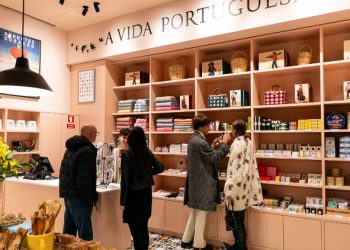 Souvenir, ou presentinho-lembrança: manifestação de atenção e afeto