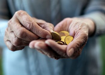 O empobrecimento dramático dos idosos no Brasil