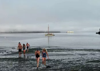 Olho para os céus e, renovado, vejo Deus sorrindo pra mim