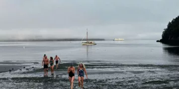 Olho para os céus e, renovado, vejo Deus sorrindo pra mim