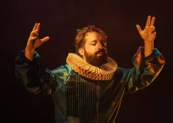 A magia do teatro transforma a língua inculta em alta cultura