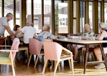 Um tipo de moradia para idosos que estimula a convivência e afugenta a solidão