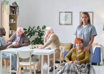 Mesmo precisando de cuidados, idosos querem ficar em suas casas até o fim da vida