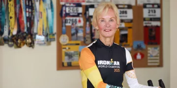 Aos 80, ela faz história ao completar competição das mais difíceis do mundo