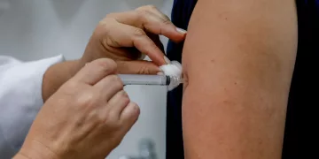 Nova vacina desenvolvida pelo Brasil muda o combate à dengue no mundo