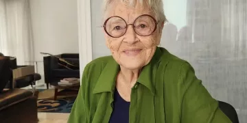Adélia Prado, considerada maior poetisa viva do Brasil, chega aos 90 anos